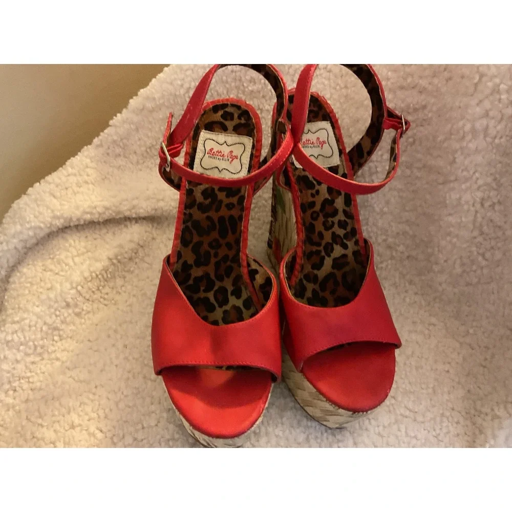Bettie Page by Ellie Red Tiki Embroidered Platform Wedge Sandals Leopard